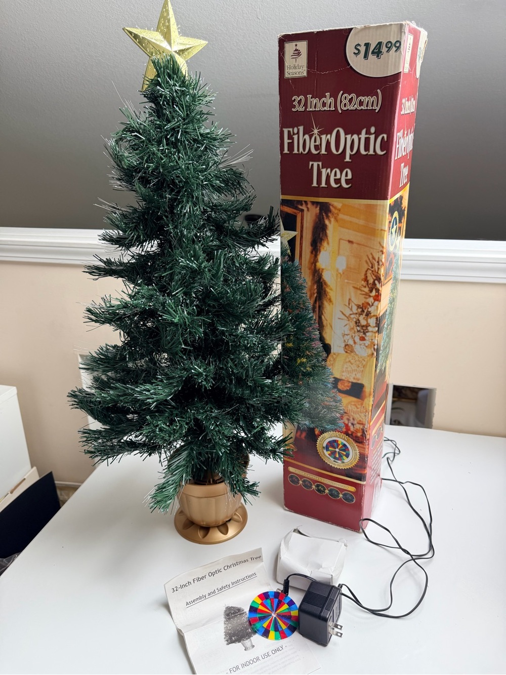Vintage Holiday Seasons 32 Inch Table Top Fiber Optic Christmas Tree Works